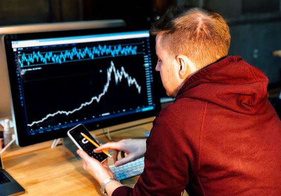 Forex Trading Career- Pros And Cons of Being a Forex Trader